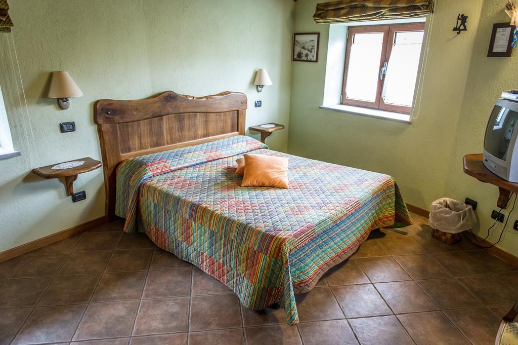 Al Pasche Bed and Breakfast Dronero Habitación foto
