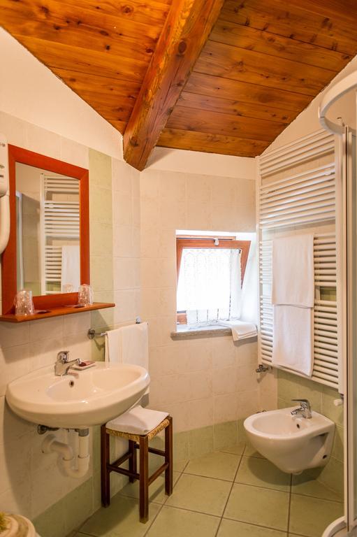 Al Pasche Bed and Breakfast Dronero Habitación foto